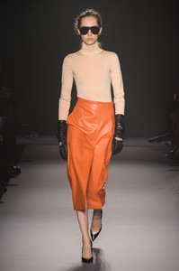 lanvin-rf18-0625.thumb.jpg.b25357c684f526958bde20e0f53e40b7.jpg