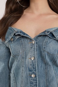 light-wash-en-why-see-off-the-shoulder-denim-jacket2.jpg