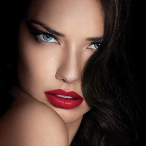 lip-category-color-sensational-lipstick-adriana-lima-beautyimage-1x1.thumb.jpg.0126e57e7dc3764038faf08700f1b16c.jpg