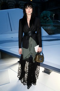 louis_vuitton_front_row_894544800_683x.jpg