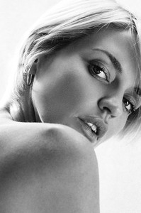 luci-taffs-14.aa256789b0b1.thumb.jpg.83c92be20bdfb8453fcf91355ae9b1ab.jpg