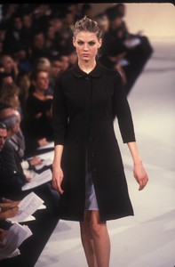 marc-jacobs-ss-1997-3.thumb.jpg.a39fe62b8062ad81f8b2b8068b606585.jpg