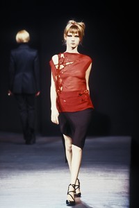 martine-sitbon-fw-1997-3.thumb.jpg.78a2d3f2ead15605c6b492e0b5cbf25f.jpg
