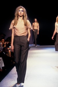 martine-sitbon-ss-1997-1.thumb.jpg.93bdcc605513a4684f0218db818c26ea.jpg