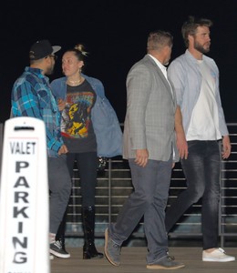 miley-cyrus-and-liam-hemsworth-at-nobu-in-malibu-12-09-2017-2.thumb.jpg.c64ca4d27884a6312a781cf15f463b9e.jpg