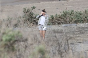 miley-cyrus-on-the-beach-in-malibu-03-14-2018-2.jpg