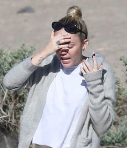 miley-cyrus-on-the-beach-in-malibu-03-14-2018-3.jpg