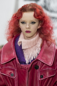 miu-miu-clp-rf18-4768.thumb.jpg.33411ec411212980ee96ecca471daa06.jpg