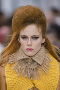 miu-miu-clpa-rf18-0325.thumb.jpg.a62dc276c678eeadf6b32836afd2f603.jpg