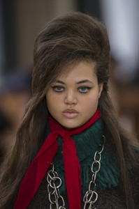 miu-miu-clpa-rf18-0476.thumb.jpg.ab8a7167c351d557c8fe30f2d11df82b.jpg