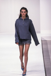 miu-miu-fw-1997-4.thumb.jpg.24bc86df80f79129aaaf41a362c7becb.jpg