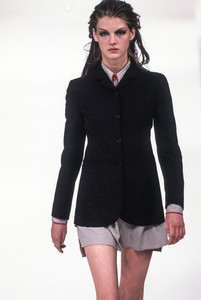 miu-miu-fw-1997-7.thumb.jpg.deb487f5009764317e1c29fd92effada.jpg