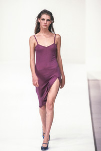 miu-miu-fw-1997-8.thumb.jpg.913fc178a60b55e688765b1eb68cc3dc.jpg