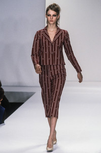 miu-miu-ss-1997-1.thumb.jpg.773a1376e748a3f20791481098ffe854.jpg