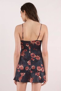 navy-falling-floral-wrap-dress3.jpg