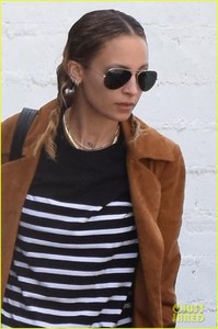 nicole-richie-spends-the-day-at-a-book-celebration-in-hollywood-04.jpg
