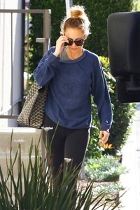 nicole-richie-street-style-la-03-19-2018-1.thumb.jpg.d4f46192e21af191685e6ba5fe8dbb22.jpg