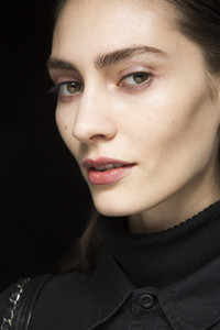 nina-ricci-bks-g-rf18-0530.thumb.jpg.8fed10a8624360ea56658575543b5e25.jpg