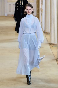 nina-ricci-rf18-0860.thumb.jpg.6ce7e796d8b0ae72f63506134be764ca.jpg