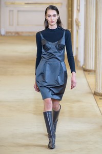 nina-ricci-rf18-0995.thumb.jpg.d3ccdb09abdb59646ab0b410cb13d4f7.jpg