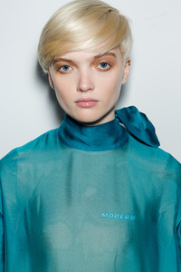 off-white-bks-z-rf18-1333.thumb.jpg.e80b140817e1e391df88f59bfad5bc91.jpg