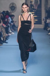 off-white-rf18-2254.thumb.jpg.cd8774c735e516e530758382afa2f7af.jpg