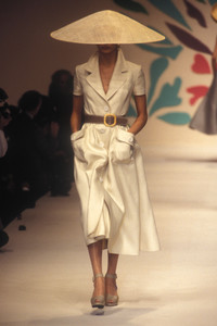 oscar-de-la-renta-ss-1993-3.thumb.jpg.e696adf0ce5814e045e351f7f06b7a77.jpg