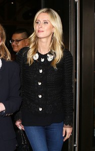 paris-and-nicky-hilton-celebrate-mom-kathy-s-59th-birthday-2.jpg