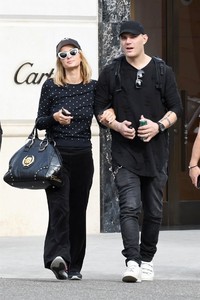 paris-hilton-and-chris-zylka-at-cartier-store-in-los-angeles-03-07-2018-0.jpg
