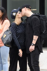 paris-hilton-and-chris-zylka-at-cartier-store-in-los-angeles-03-07-2018-1.jpg