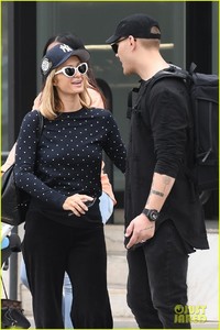 paris-hilton-chris-zylka-kiss-march-2018-05.jpg