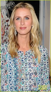 paris-hilton-chris-zylka-support-nicky-hilton-at-clothing-line-launch-party-04.jpg