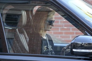 paris-hilton-driving-about-in-beverly-hills-03-01-2018-1.jpg