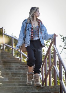 paris-jackson-leaving-the-mulholland-overlook-in-la-03-18-2018-1.jpg