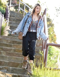 paris-jackson-leaving-the-mulholland-overlook-in-la-03-18-2018-2.jpg