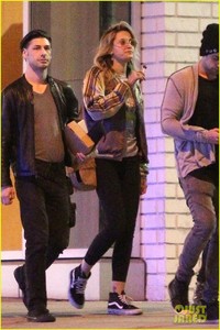 paris-jackson-out-to-dinner-friends-05.jpg