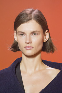 poiret-clp-rf18-4551.thumb.jpg.a6b1ce489ee04aa5d6e74e9a93b64642.jpg