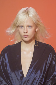 poiret-clp-rf18-4613.thumb.jpg.a3aeec267f6e906aff4a03ecf0e826c0.jpg
