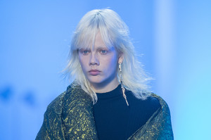 poiret-clp-rf18-5217.thumb.jpg.d5918870dcb38d607c5db1d203a899eb.jpg