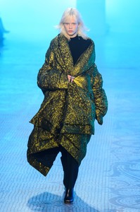 poiret-rf18-0530.thumb.jpg.ad0ec4ccded3921ee07111fc7a80708a.jpg