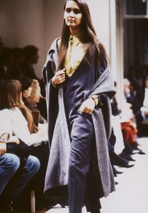 prada-fw-1989-1.thumb.jpg.79fb93c59f4f81e53021583faebe8c27.jpg