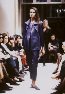 prada-fw-1989-4.thumb.jpg.e6186988c9929f2ad346bc79af8ea4c8.jpg