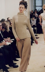 prada-fw-1992-3.thumb.jpg.dbd2067d4b28e25f6fd4972ba6cf0446.jpg