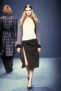 prada-fw-1997-1.thumb.jpg.f3b9692fccf35ef7ca4be6164fa39787.jpg