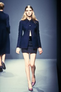 prada-fw-1997-2.thumb.jpg.2f4653b3fe50a6dcb4499afb2e5f06b9.jpg