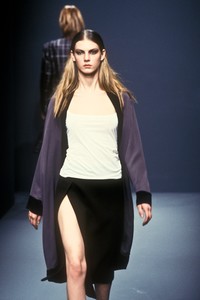 prada-fw-1997-3.thumb.jpg.8b36dad2ce1191a427582cd972cc6b5f.jpg
