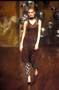 rifat-ozbek-fw-1997-3.thumb.jpg.aec6b4bc0d3d4725e3c21310b3248b3f.jpg