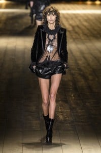 saint-laurent-rf18-1010.thumb.jpg.07023c8cd370146ce13af4d2d60cb3b7.jpg