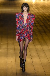 saint-laurent-rf18-1953.thumb.jpg.5f46b24d4b4af854588a412eb54d5f89.jpg