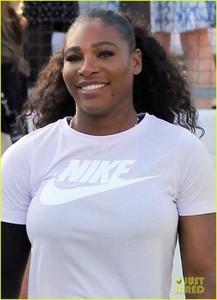 serena-williams-colton-haynes-compete-in-charity-tennis-match-02.thumb.jpg.11c7e8d173f16d801cd5a801d880af60.jpg